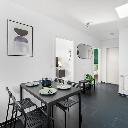 Modern At Hbf Station 17th Floor Cityview 4 Beds Full Kitchen *