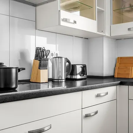 Modern At Hbf Station 17th Floor Cityview 4 Beds Full Kitchen Daire