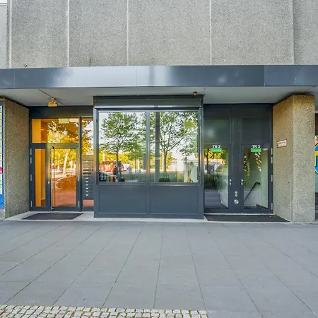 Modern At Hbf Station 17th Floor Cityview 4 Beds Full Kitchen *